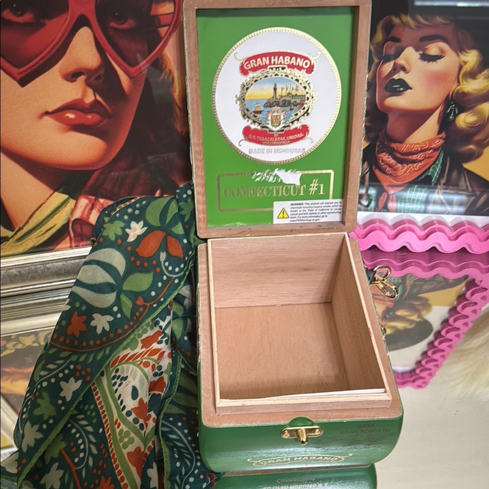 Custom Cigar Box Purse - Picture 3 of 4